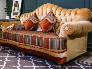 Louis sofa, 3 seat sofa, very beautiful patterned cushions, button pulls, luxurious Louis style, imported product, beautifully carved wooden frame.