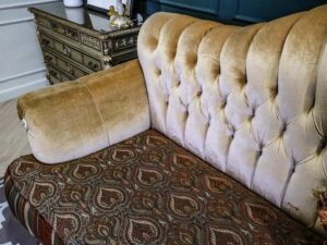 Louis sofa, 3 seat sofa, very beautiful patterned cushions, button pulls, luxurious Louis style, imported product, beautifully carved wooden frame.