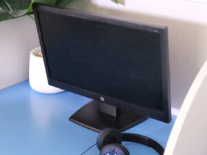 HP computer screen 18.5 inches, model V193b, works normally.