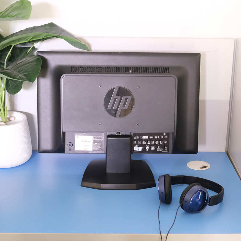 HP computer screen 18.5 inches, model V193b, works normally.
