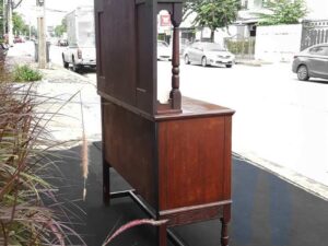 Oak sideboard, 2 drawers, 2 doors, 1 mirror.