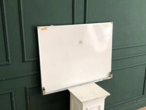 Whiteboard size 80 x 60 cm. Whiteboard, white blind board, white board.