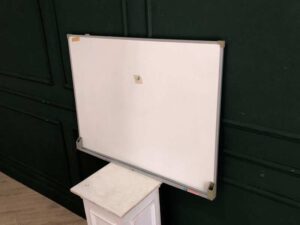 Whiteboard size 80 x 60 cm. Whiteboard, white blind board, white board.