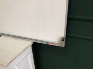 Whiteboard size 80 x 60 cm. Whiteboard, white blind board, white board.