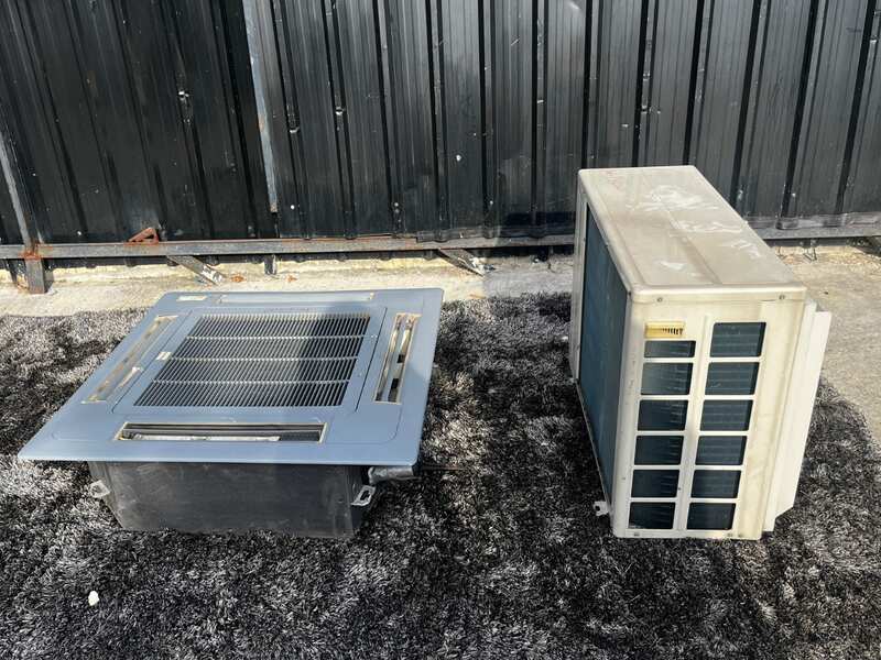Four-way air conditioner, Daikin brand, model RN18CXV1S2, size 18,000 BTU.