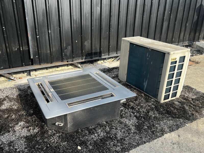 Four-way air conditioner, Daikin brand, model RN18CXV1S2, size 18,000 BTU.