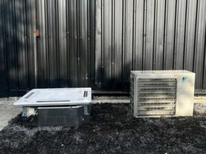 Four-way air conditioner, Daikin brand, model RN18CXV1S2, size 18,000 BTU.