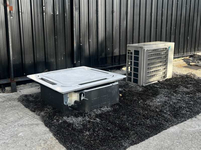 Four-way air conditioner, Daikin brand, model RN18CXV1S2, size 18,000 BTU.