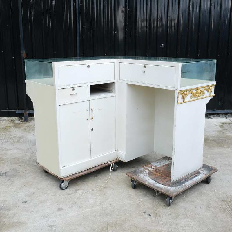 Jewelry cabinet, jewelry cabinet, diamond cabinet, product display cabinet, white cut corner cabinet