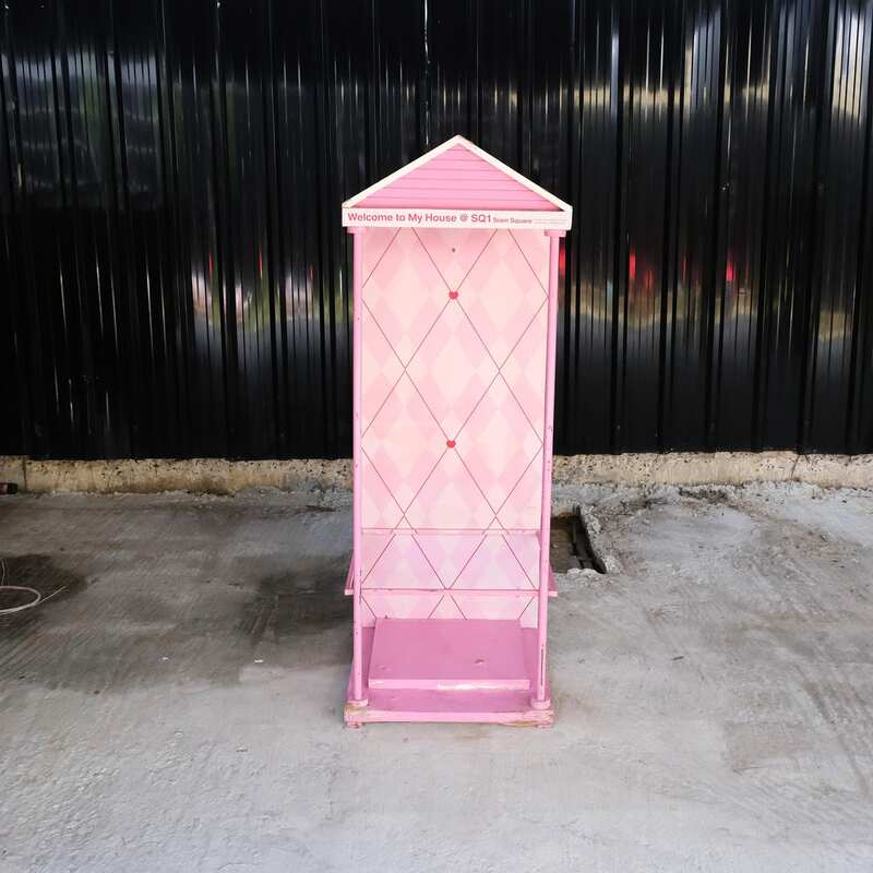 wooden shelf for displaying products Product display stand with pink roof