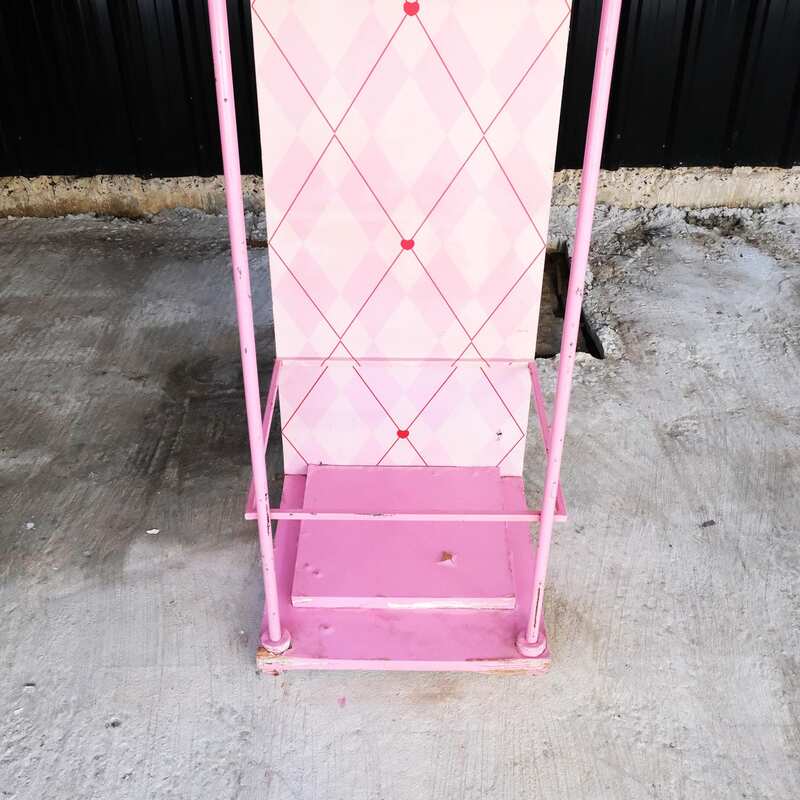 wooden shelf for displaying products Product display stand with pink roof