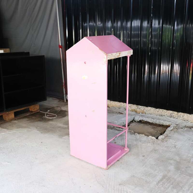 wooden shelf for displaying products Product display stand with pink roof