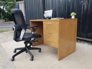 Work desk, 3 drawers, wooden frame, oak color.
