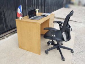 Work desk, 3 drawers, wooden frame, oak color.