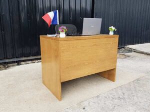 Work desk, 3 drawers, wooden frame, oak color.