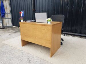 Work desk, 3 drawers, wooden frame, oak color.