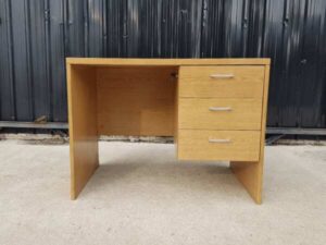 Work desk, 3 drawers, wooden frame, oak color.