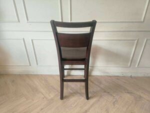 Wooden chair, dark brown dining chair, beautiful design, slightly curved backrest.
