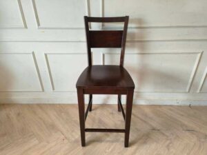 Wooden chair, dark brown dining chair, beautiful design, slightly curved backrest.
