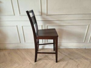 Wooden chair, dark brown dining chair, beautiful design, slightly curved backrest.