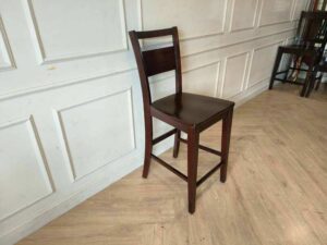 Wooden chair, dark brown dining chair, beautiful design, slightly curved backrest.