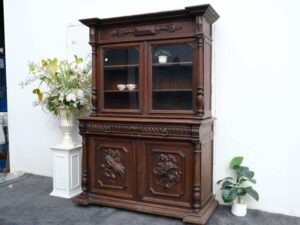 Buffet cabinet with carved flower pattern European work comes from Germany.