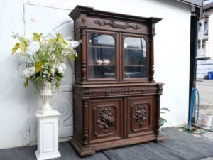 Buffet cabinet with carved flower pattern European work comes from Germany.