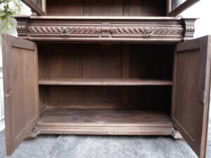Buffet cabinet with carved flower pattern European work comes from Germany.