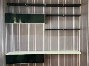 Ready-made shelf set, wall-mounted, built-in