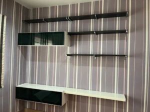 Ready-made shelf set, wall-mounted, built-in