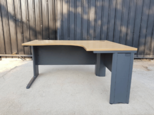L-shaped corner desk, black steel legs, wooden top, 150 cm
