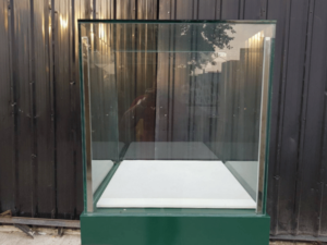 Tall glass display cabinet, 1 door, green