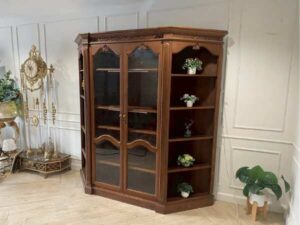 2-door wooden display cabinet, vintage style