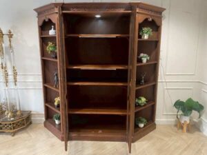 2-door wooden display cabinet, vintage style