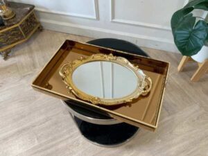 Glass tray with gold edges, beautiful and luxurious, for placing jewelry, home decoration.
