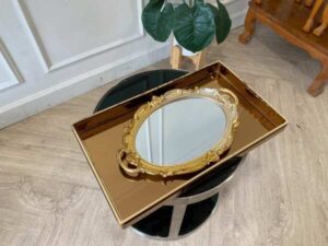 Glass tray with gold edges, beautiful and luxurious, for placing jewelry, home decoration.
