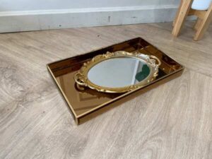 Glass tray with gold edges, beautiful and luxurious, for placing jewelry, home decoration.