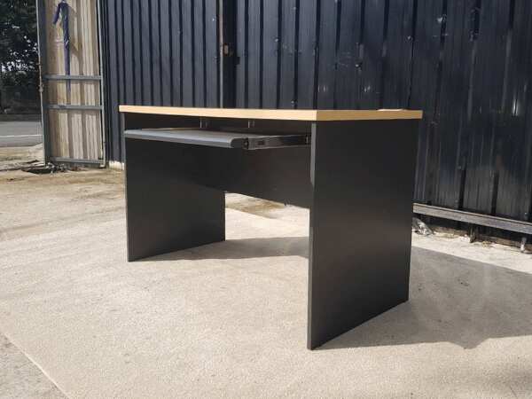 Work desk with keyboard rail 120 cm