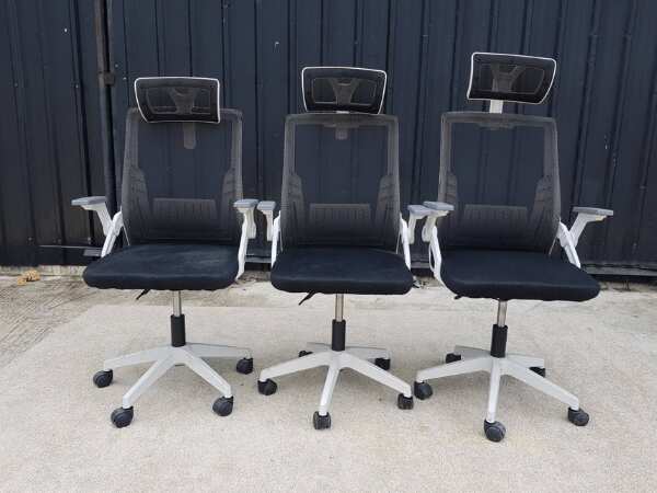 Office chair, fabric cushion, black mesh backrest, white legs