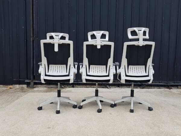 Office chair, fabric cushion, black mesh backrest, white legs