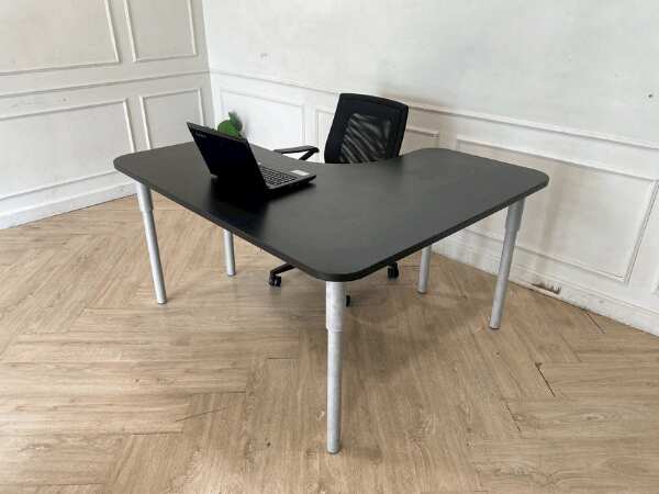 Black L-shaped corner desk, 140 cm