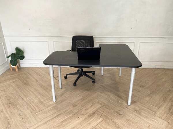 Black L-shaped corner desk, 140 cm