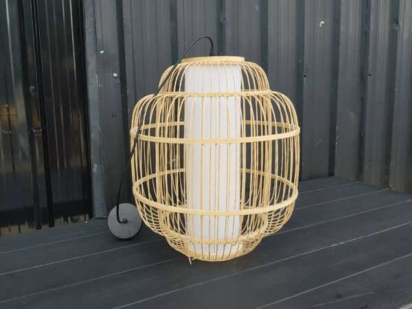 Modern style round bamboo lamp