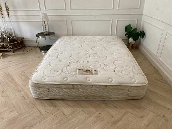 5-foot mattress, 11 inches thick, Slumberland brand
