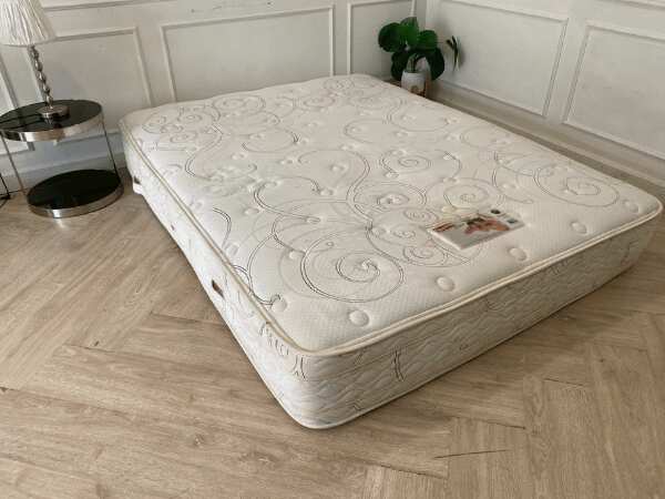 5-foot mattress, 11 inches thick, Slumberland brand