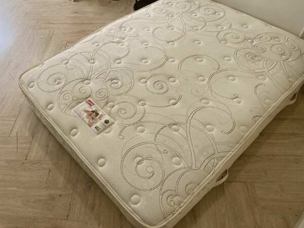5-foot mattress, 11 inches thick, Slumberland brand
