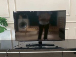 Samsung TV 32 inch tabletop model UA32F5000R