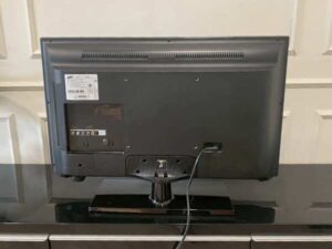 Samsung TV 32 inch tabletop model UA32F5000R