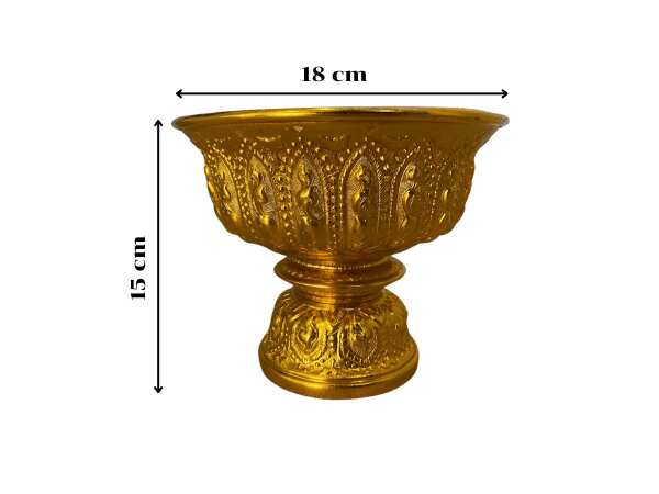 A tray presented to His Majesty, a golden tray presented to the royal family, a golden tray presented to the royal family