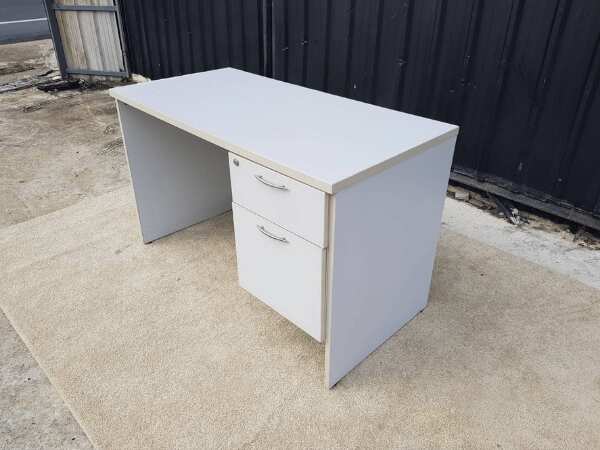 Desk with 2 drawers 120 x 60 cm